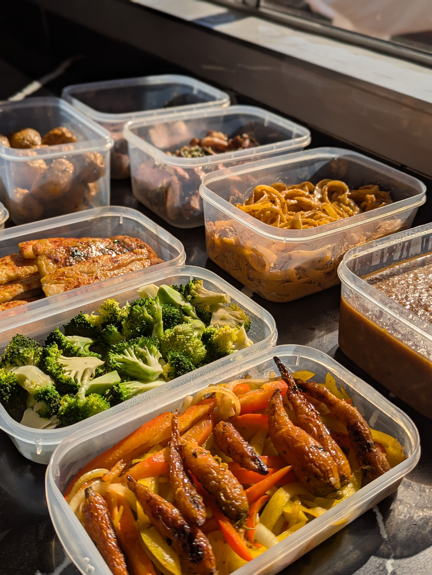 Daily meal prep tubs with chicken, broccoli and noodles